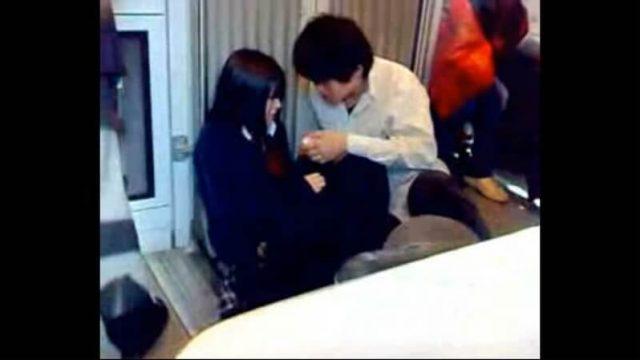 上海地鐵洗手門加火車列車員廁所門，給學生正妹口交