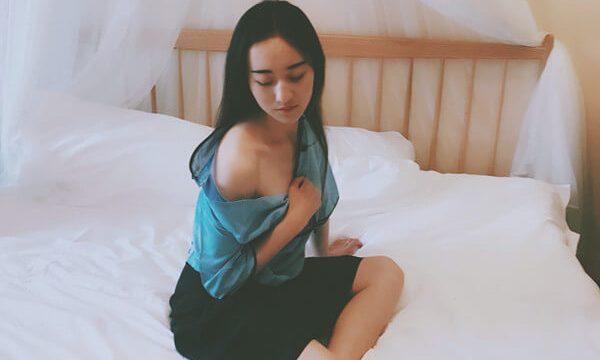 藝術範院漂亮女孩小穎，被前渣男友自拍性愛視頻影片流出。