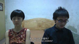 北京文藝小青年冒充導演簡陋出租屋套路採訪坐臺小姐,自拍小電影。